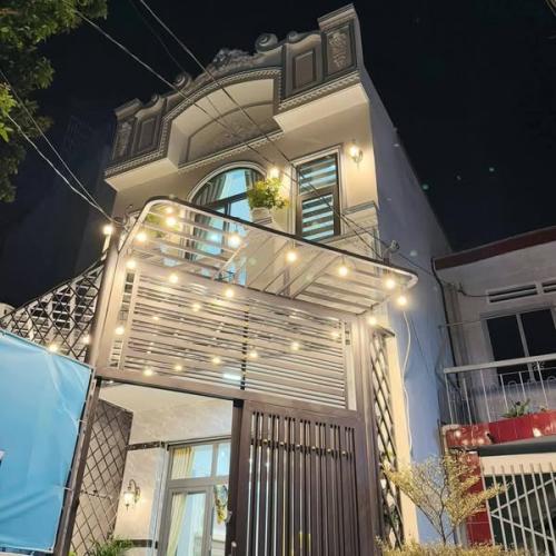 Gần trung tâm, nhà phố đẹp Đường Huỳnh Tấn Phát, Quận 7 - Sở hữu ngay!